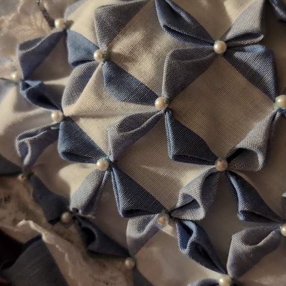 Vintage hand-stitched pillow with beautiful ruffles and little pearls - Picture 3 of 4